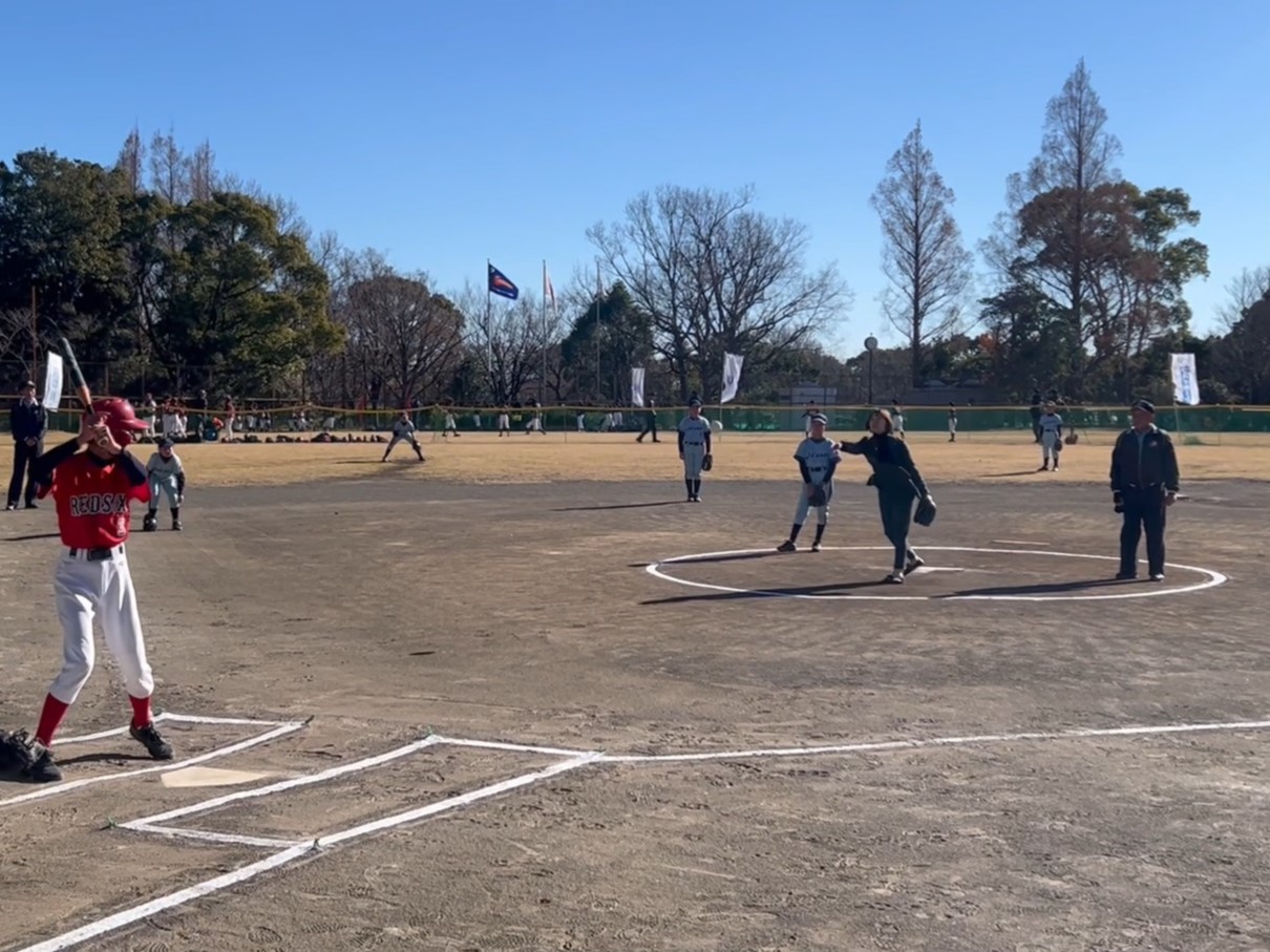 令和５年度　金沢区少年少女ソフトボール連盟　送別大会　兼　ウスイホーム杯　始球式